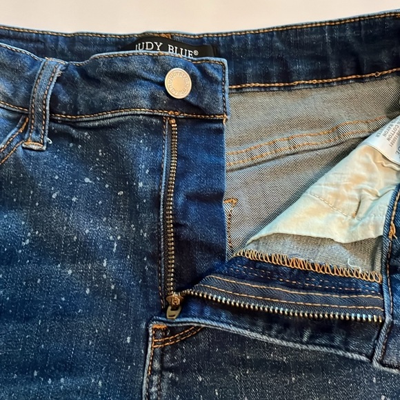 Judy Blue Mid Rise Shorts Size M - Picture 16 of 16